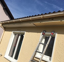 Pose de PVC Débord de toit avant